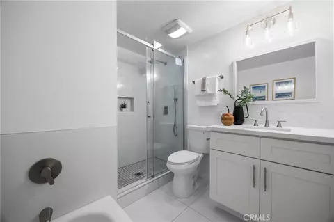 Bath - 4469 Larwin Ave, Cypress, CA 90630 photo 4 of 5