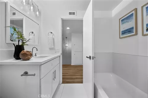 Bath - 4469 Larwin Ave, Cypress, CA 90630 photo 5 of 5