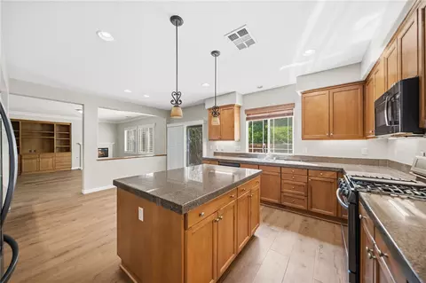 Kitchen - 32836 Paraguay Dr, Temecula, CA 92592 photo 2 of 5
