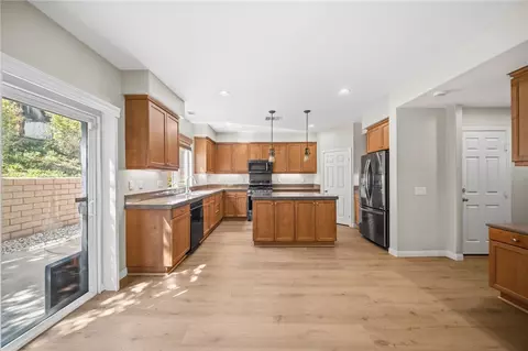 Kitchen - 32836 Paraguay Dr, Temecula, CA 92592 photo 4 of 5