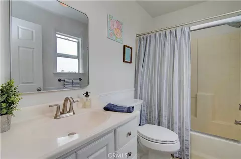Bath - 10317 Eclipse Ct, Garden Grove, CA 92840 photo 4 of 5