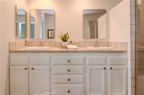 Bath - 10317 Eclipse Ct, Garden Grove, CA 92840 photo 2 of 5