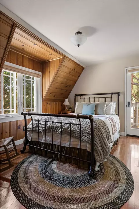 Bedroom - 352 Maple Dr, Lake Arrowhead, CA 92352 photo 4 of 10