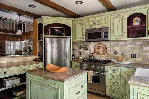 Kitchen - 352 Maple Dr, Lake Arrowhead, CA 92352 photo 2 of 3