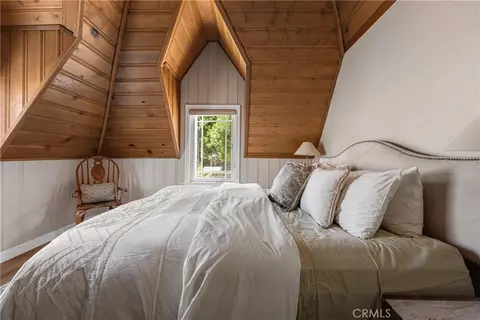 Bedroom - 352 Maple Dr, Lake Arrowhead, CA 92352 photo 1 of 10