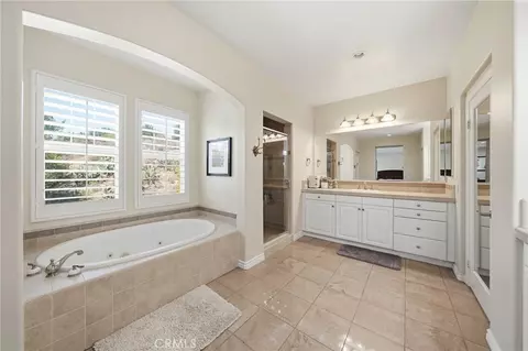 Bath - 2843 Timberlyn Trail Rd, Fullerton, CA 92833 photo 1 of 2