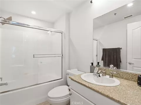 Bath - 838 Pine #215, Long Beach, CA 90813 photo 1 of 1