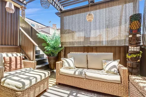Exterior - 42 56th Pl, Long Beach, CA 90803 photo 6 of 8