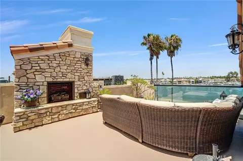 Exterior - 42 56th Pl, Long Beach, CA 90803 photo 7 of 8