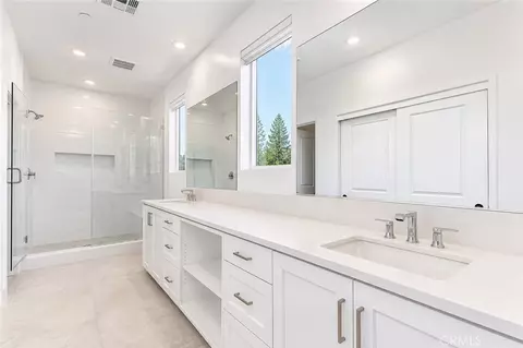 Bath - 1064 Citron Rd, Fullerton, CA 92835 photo 3 of 4