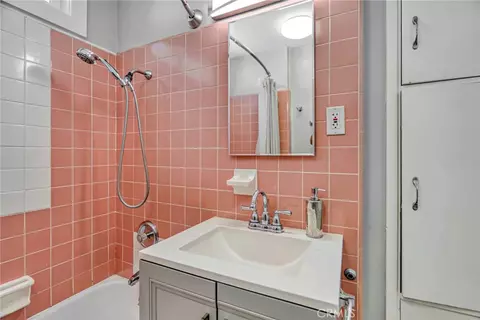 Bath - 714 E Chapman Ave, Fullerton, CA 92831 photo 1 of 2