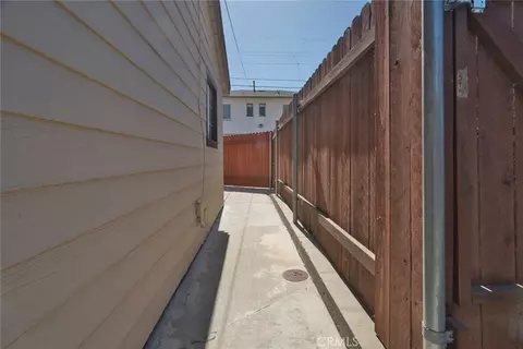 Entry Way - 714 E Chapman Ave, Fullerton, CA 92831 photo 3 of 3