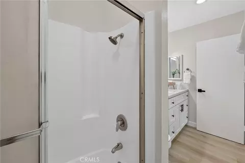 Bath - 5535 Ackerfield, Long Beach, CA 90805 photo 2 of 2