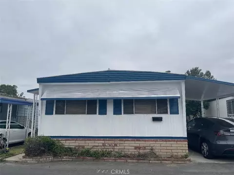 3929 5th St W #18, Santa Ana, CA 92703