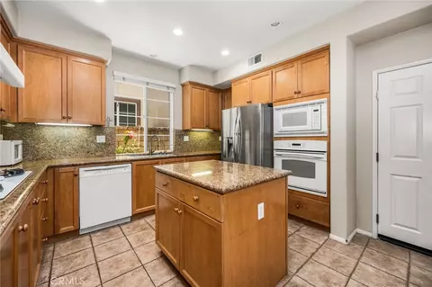 Kitchen - 67 Canopy, Irvine, CA 92603 photo 3 of 4