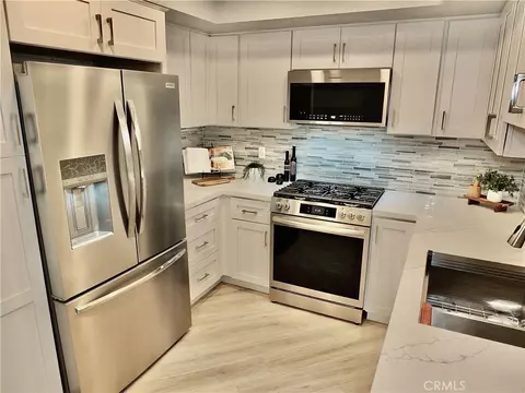Kitchen - 2805 East 3rd St #6, Long Beach, CA 90814 photo 3 of 4