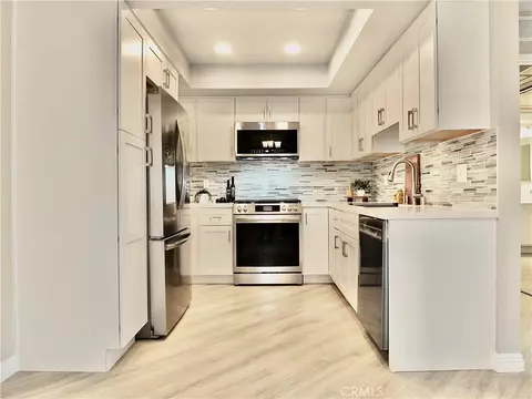 Kitchen - 2805 East 3rd St #6, Long Beach, CA 90814 photo 1 of 4