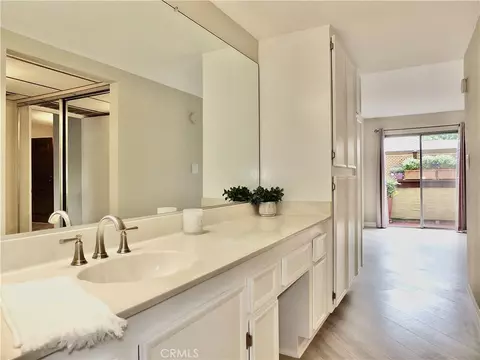Bath - 2805 East 3rd St #6, Long Beach, CA 90814 photo 3 of 3