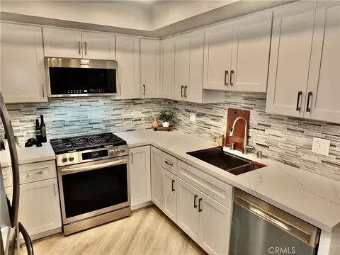 Kitchen - 2805 East 3rd St #6, Long Beach, CA 90814 photo 2 of 4
