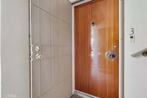 Entry Way - 2060 E 3rd St #3, Long Beach, CA 90814 photo 2 of 3