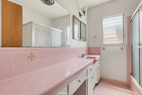 Bath - 2060 E 3rd St #3, Long Beach, CA 90814 photo 1 of 4