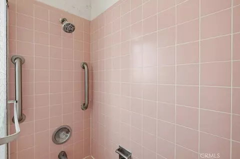 Bath - 2060 E 3rd St #3, Long Beach, CA 90814 photo 4 of 4