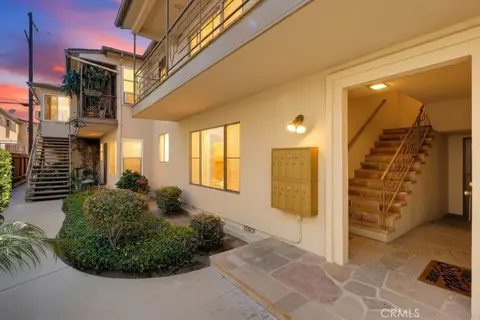 Exterior - 2060 E 3rd St #3, Long Beach, CA 90814 photo 10 of 11