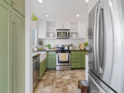 Kitchen - 4037 E 7th St, Long Beach, CA 90804 photo 2 of 2