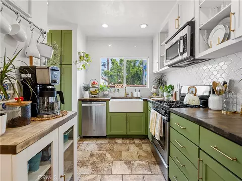 Kitchen - 4037 E 7th St, Long Beach, CA 90804 photo 1 of 2