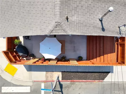 Exterior - 4037 E 7th St, Long Beach, CA 90804 photo 3 of 11