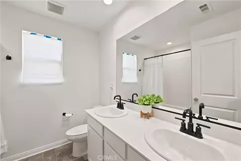 Bath - 756 Green Ct, Perris, CA 92571 photo 3 of 3