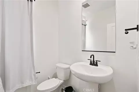 Bath - 756 Green Ct, Perris, CA 92571 photo 1 of 3