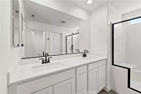Bath - 756 Green Ct, Perris, CA 92571 photo 2 of 3