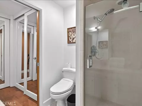 Bath - 2302 E 2nd St #2D, Long Beach, CA 90803 photo 3 of 4
