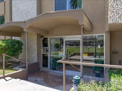 Exterior - 2302 E 2nd St #2D, Long Beach, CA 90803 photo 2 of 4
