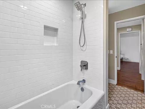 Bath - 2302 E 2nd St #2D, Long Beach, CA 90803 photo 4 of 4
