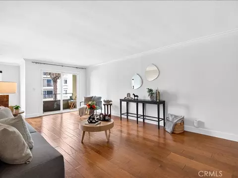 Living - 2302 E 2nd St #2D, Long Beach, CA 90803 photo 2 of 5