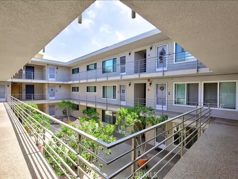 Exterior - 2302 E 2nd St #2D, Long Beach, CA 90803 photo 1 of 4