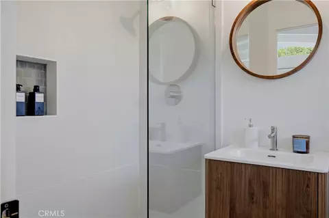 Bath - 3062 Lees, Long Beach, CA 90808 photo 4 of 4