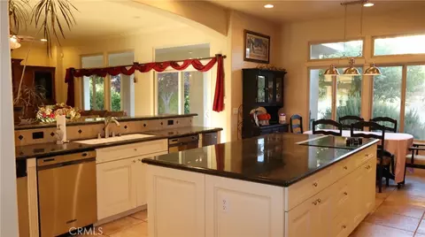Kitchen - 12913 Ivanpah, Apple Valley, CA 92308 photo 3 of 6