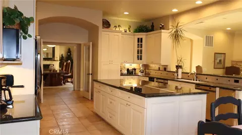 Kitchen - 12913 Ivanpah, Apple Valley, CA 92308 photo 5 of 6