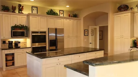 Kitchen - 12913 Ivanpah, Apple Valley, CA 92308 photo 1 of 6