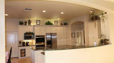 Kitchen - 12913 Ivanpah, Apple Valley, CA 92308 photo 2 of 6