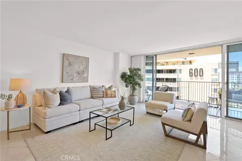 Living - 700 E Ocean Blvd #1501, Long Beach, CA 90802 photo 2 of 4