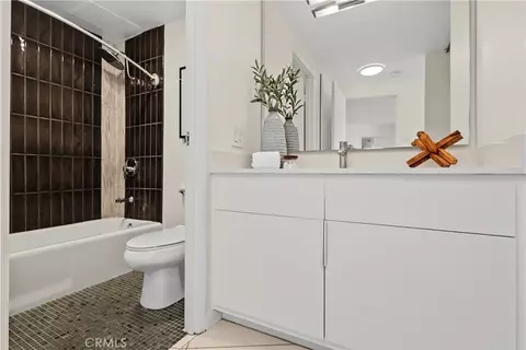 Bath - 700 E Ocean Blvd #1501, Long Beach, CA 90802 photo 1 of 3
