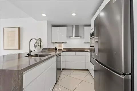 Kitchen - 700 E Ocean Blvd #1501, Long Beach, CA 90802 photo 3 of 3
