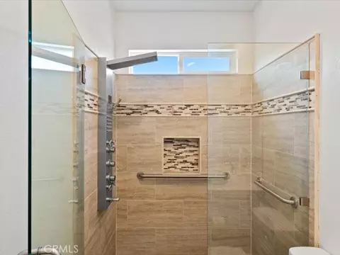 Bath - 7561 Baerss Rd, Riverside, CA 92507 photo 1 of 4