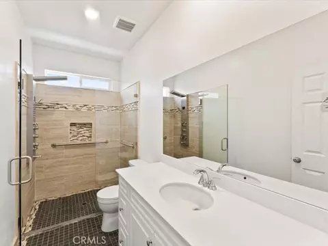 Bath - 7561 Baerss Rd, Riverside, CA 92507 photo 2 of 4