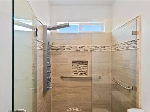 Bath - 7561 Baerss Rd, Riverside, CA 92507 photo 1 of 4