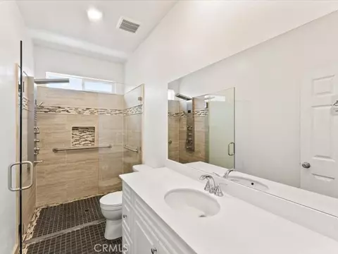 Bath - 7561 Baerss Rd, Riverside, CA 92507 photo 2 of 4